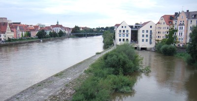 Damm_Regensburg_Steinerne_Bruecke