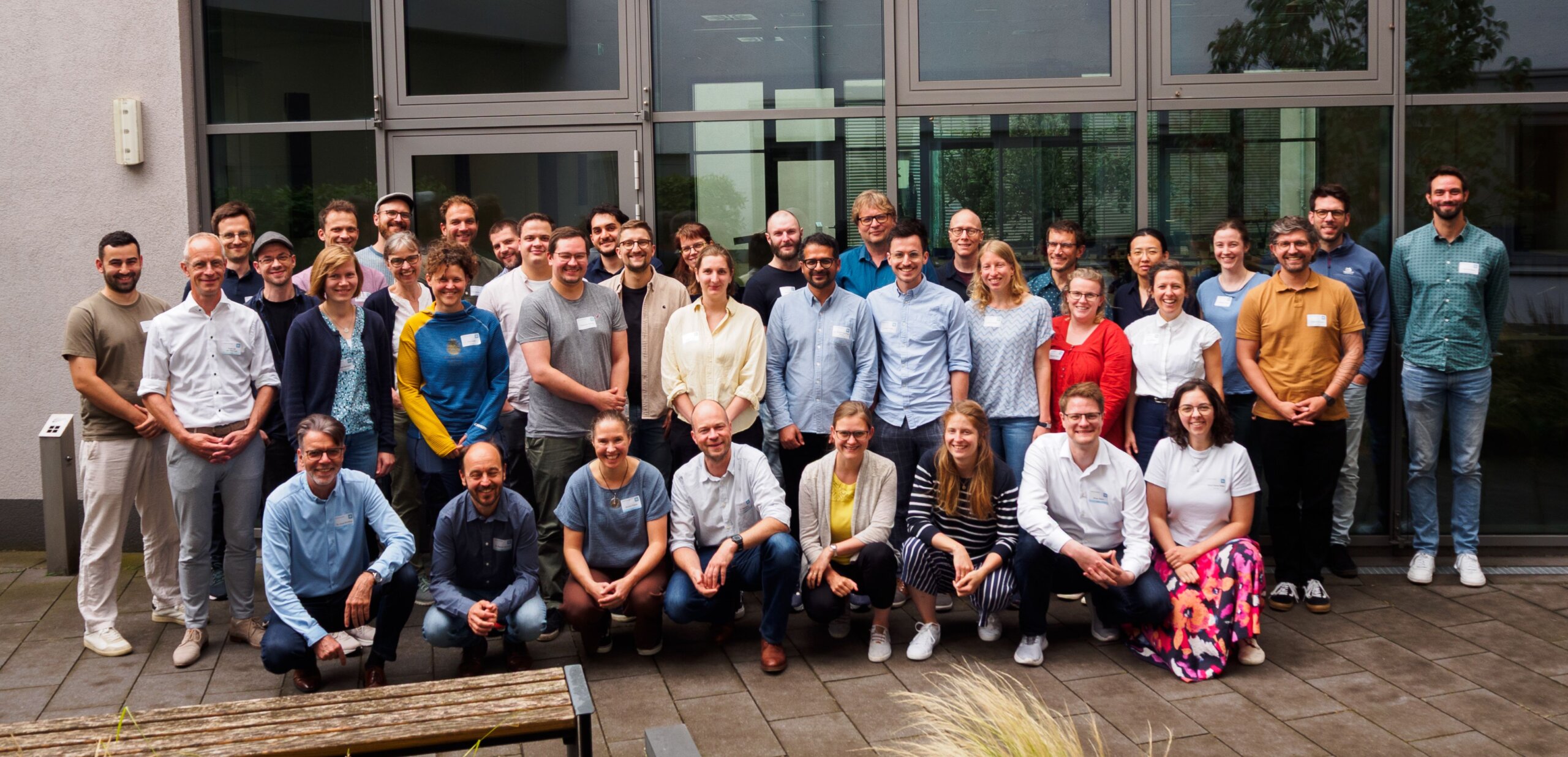 Gruppenfoto mit ca. 40 Personen
